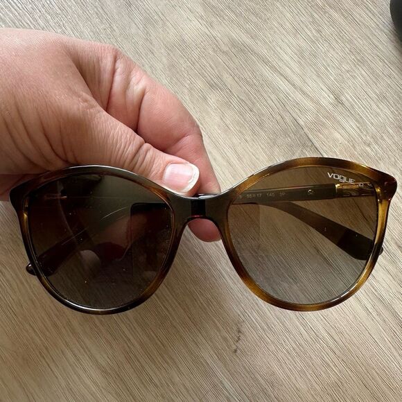 Vogue Sunglasses With Zip Around Sport Case main image 9